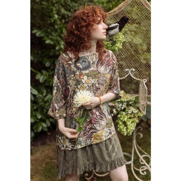 Market of Stars Size S/M Love Grows Wild Tee Bamboo Floral Tunic Shirt with Bees